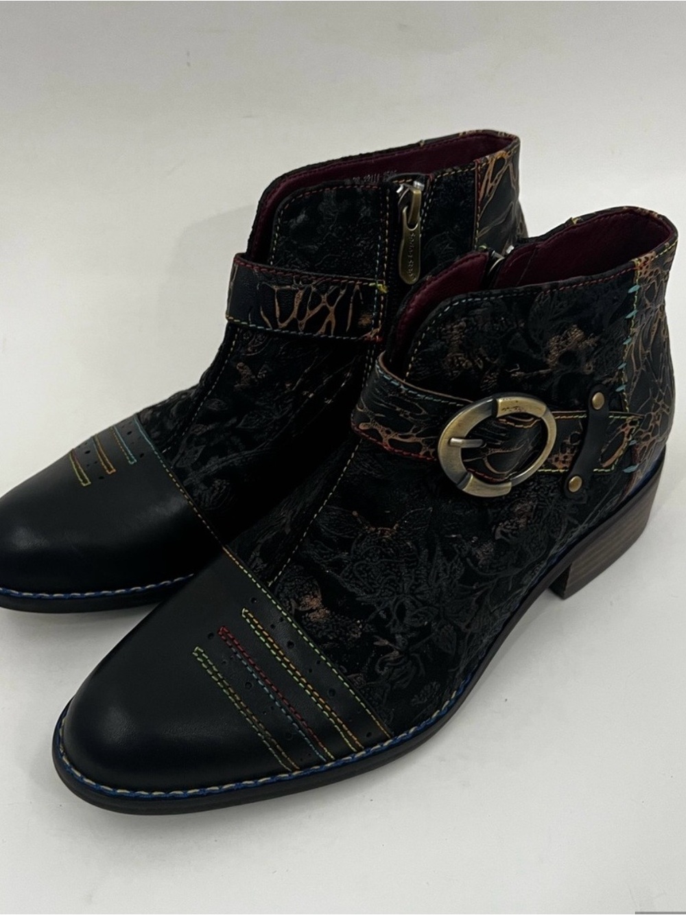 Men's Black Floral-Textured Chukka Boots with Decorative Buckle